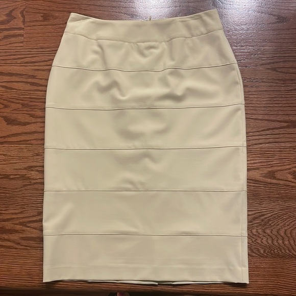 NWOT VIRTUE PENCIL KNEE LENGTH SKIRT. Sz 8 CREAM COLOR HORIZONTAL STITCHING - Picture 1 of 10